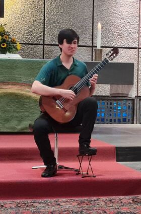 Volle Konzentration: Jesse Flowers entlockte seiner Gitarre außergewöhnliche Melodien.