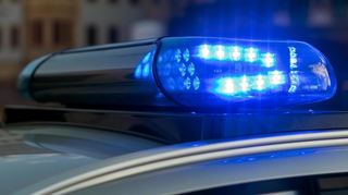 Die Täter bedrohten den 63-Jährigen mit einer Plastikpistole.