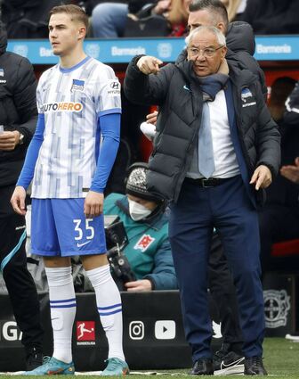 Im Abstiegskampf warf Hertha-Retter Felix Magath (r.) Marten Winkler im April beim Bundesligaspiel in Leverkusen ins kalte Wasser. Der Neu-Waldhöfer spielte bei der Berliner 1:2-Niederlage mehr als eine halbe Stunde.