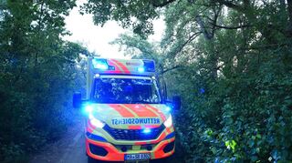 Trotz Reanimationsmaßnahmen ist der 53-Jährige später im Krankenhaus verstorben.