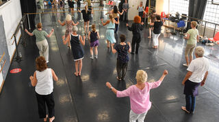 Workshop im Ballettsaal im Nationaltheater: spartenübergreifenden Festwochenende zum Auszug aus dem Spielhaus.