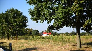 An der Unfallstelle im Einsatz war auch ein Rettungshubschrauber.