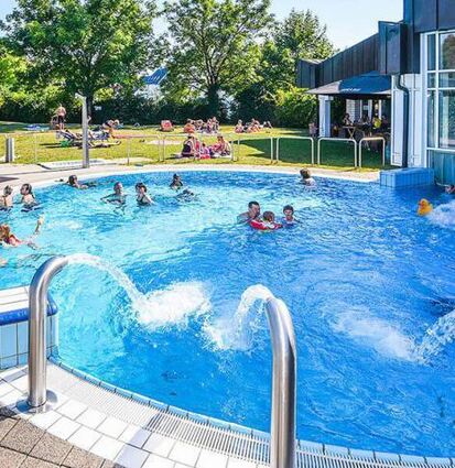 Im Freizeitbad der Gemeinde wird das Wasser zwei Grad kälter.