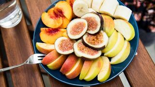 Ersetzen sie Schokolade gegen gesundes Obst.