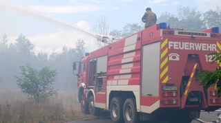 Das Löschen großer Waldbrände – wie hier im Landkreis Elbe-Elster in Brandenburg – kann Tage oder Wochen dauern, sagt Branddirektor Ulrich Cimolino.