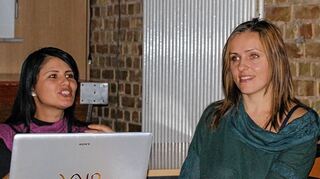 <p>Ruzhitsa Karaasenova und Kadrie Mustafova stellten im TiB Bulgarien vor.</p>
