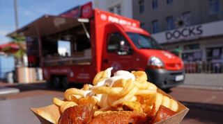 Neben Klassikern wie Currywurst und Burger gibt es auch viel Exotisches.