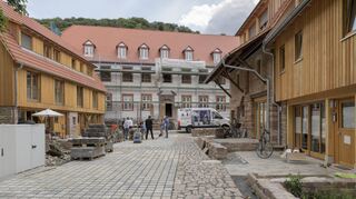 Der Thann’sche Hof in Rohrbach nebst barockem Herrenhaus und Remisen wird derzeit saniert und zu Wohnungen umgebaut.