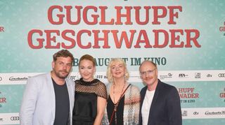Sebastian Bezzel (v.l.), Lisa Maria Potthoff und Simon Schwarz (r.) sind am Mittwoch zu Gast in Frankenthal. Nur Autorin Rita Falk (2.v.r.) kommt nicht.