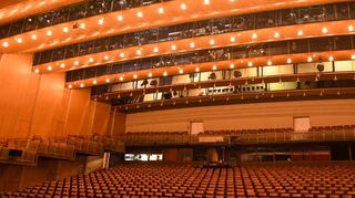 Blick von der Opernbühne in den Zuschauerraum des Nationaltheaters.