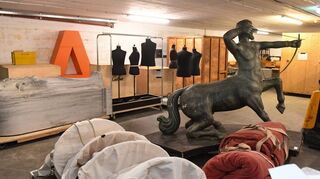 Die Reste der Requisiten im Bunker des Nationaltheaters, der schonweitgehend leergeräumt ist. Nun muss alles raus.
