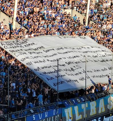 Dieses Banner wurde am Sonntag beim Pokal-Spiel gegen Kiel auf der Otto-Siffling-Tribüne hochgehalten.