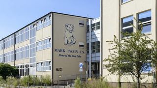 An vielen Schulen in Heidelberg sind im Sommer die Bauarbeiter fleißig. Die Julius-Springer-Schule erhält beispielsweise neue Fenster.