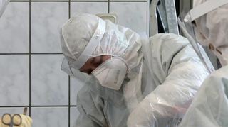 Die Fördermittel sollen Forschungsbereiche erweitern. So soll es auch bei Todesfällen in Folge einer Corona-Infektion mehr Obduktionen geben.