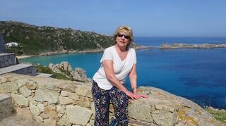 Die „MM“-Sommerquiz-Hauptgewinnerin von 2020, Heike Elfert, machte dank Reisegutschein jetzt endlich an der Costa Smeralda auf Sardinien Urlaub.