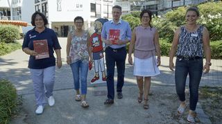Wollen trotz 100. Geburtstag in Bewegung bleiben: Birgit Mascetta (v.l.), Ingrid Schich-Kiefer, Benedict Pretnar, Stefanie Rhein und Melanie Hagedorn vor St. Elisabeth.