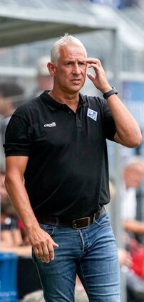 Waldhof-Trainer Christian Neidhart erlebt seinen ersten Sommer in Mannheim – und staunt über die Hitze im Südwesten.