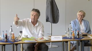 Sozialminister Manfred Lucha (Grüne) besuchte die Rehaklinik Königstuhl, begleitet von Wissenschaftsministerin Theresia Bauer.