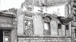 Im Zweiten Weltkrieg traf eine Bombe das Wohnhaus und zerstörte es fast vollständig. Anschließend durfte es nur einstöckig wieder aufgebaut werden.