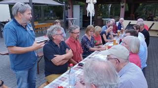 Die Diskussion in Lorsch lockte 20 Teilnehmer an, links im Bild Jürgen Reiter von der Bürgerinitiative „Mensch vor Verkehr“.