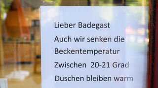 Wird in Mannheim demnächst auch in Hallenbädern die Wassertemperatur gesenkt?