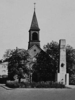 Die 1962 abgerissene erste evangelische Kirche am Marktplatz.