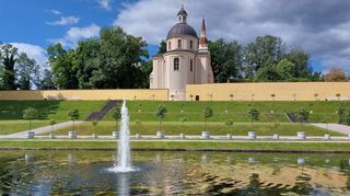 Der Spiegelteich ist Teil des barocken Gartens von Kloster Neuzelle, dem schönsten Garten in Brandenburg.