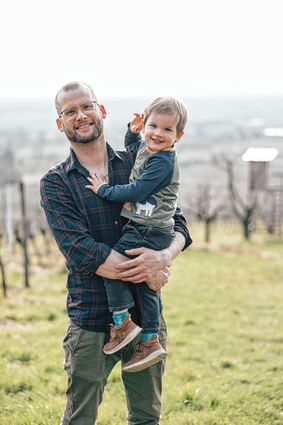 Johannes Raiber mit Jakob: Der Vater nahm ein Jahr Elternzeit, um sich um seinen Sohn zu kümmern.