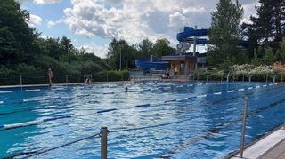 Das Freibad am Willersinnweiher wurde in den vergangenen Jahren runderneuert. Nach der Saison sollen noch einige Grünbereiche aufgehübscht werden.