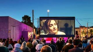 Beim Open-Air-Kino werden Filme mit Mannheim-Bezug gezeigt.