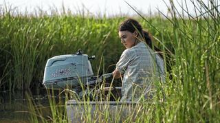 Schlägt sich alleine in den Sümpfen von North Carolina durch: Kya, verkörpert von Daisy Edgar-Jones.