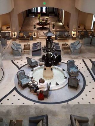 Hotel-Lobby mit Nachbau des legendären Elefantenbrunnens.