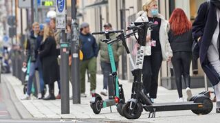 Bislang ist nicht geklärt, wie man in Mannheim mit den falsch abgestellten E-Scootern künftig umgehen will.