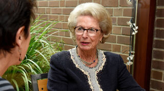 Mechthild Fürst-Diery (r.) im Gespräch mit Waltraud Kirsch-Mayer.