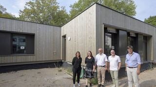 Besuch auf der Kita-Baustelle: Evangelia Rousiamani (v.l.), Elisabeth Kleinert, Harald Heußer, Volker Weber, Jürgen