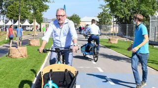 Oberbürgermeister Peter Kurz probierte den Schnellweg im letzten Sommer beim Spinelli-Fest schon einmal aus.