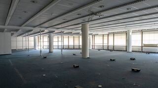 Der Rathaus-Turm wird derzeit vollständig entrümpelt. Ab September sollen die Arbeiten am Center auch äußerlich wahrnehmbar werden.