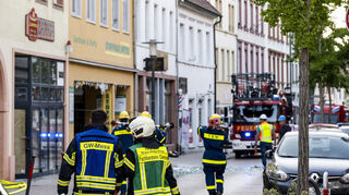 Neben der Feuerwehr ist auch das Technische Hilfswerk im Einsatz.