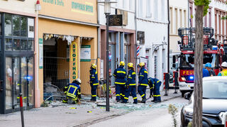 In der Speyerer Innenstadt gab es am Abend in einem leerstehenden Gebäude in der Wormser Strasse eine Gasexplosion, durch die eine Person schwerverletzt wurde und mehrere leicht. Auch entstand einiger Sachschaden. Das THW musste das Gebäude abspriessen und absichern.