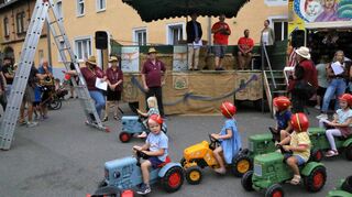 Auch die jüngsten Bewohner des Stadtteils hatten Spaß bei der Eröffnung der Kerwe in Sandhofen.