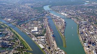 Beim Transport von Gütern geht es oft um Schnelligkeit, auch im Mannheimer Mülhauhafen werden täglich unterschiedliche Waren verschifft und gelagert.