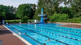 Im Waldschwimmbad ist der Gasverbrauch vergleichsweise gering. Zugeheizt wird meist nur, wenn es zum Saisonstart oder Saisonende zu kalt ist.
