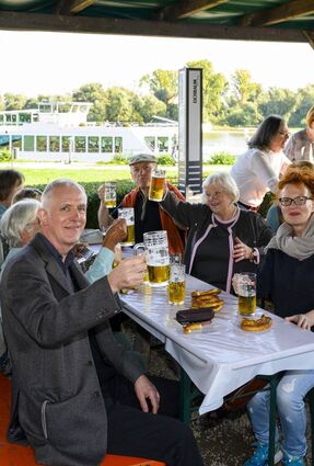 Die Gaststätte Alter Hammer feierte 2019 am Rheinufer ihr 100-jähriges Bestehen. Das war das letzte größere Fest am Rheinufer, schon damals strömten Tausende.