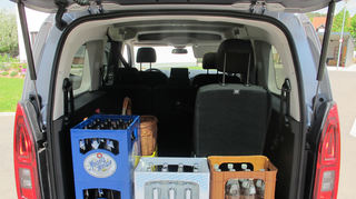 mid Groß-Gerau - Es finden 2.136 bzw. 2.693 Liter Gepäck Platz oder es ergibt sich mit einer bis zu 1,25 Meter breiten Matratze bei Bedarf eine komfortable Liegemöglichkeit.