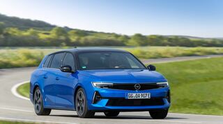 mid groß-Gerau - Auf der rund 150 Kilometer langen Strecke soll der Opel Astra Sports Tourer als Plug-in-Hybrid sein Können unter Beweis stellen.