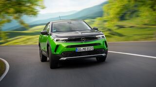 mid Groß-Gerau - Der Opel Mokka-e als Klassiker unter den Stromern im Teilnehmerfeld.