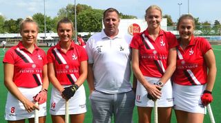 Neu bei den TSVMH-Damen: Greta Meissner ( v.l.n.r), Dina Fili, Trainer Sven Lindemann, Ines Wanner und Sarah Kardorf.