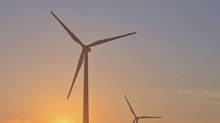 Im ersten Halbjahr 2022 erreichte der Anteil der Erneuerbaren im Strommix nach Angaben des Bundesumweltamts 49 Prozent.