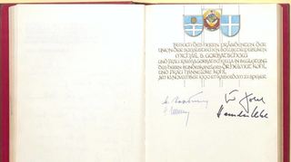 Der Eintrag vom damaligen sowjetischen Staatspräsidenten Michail Gorbatschow im Goldenen Buch des Doms bei seinem Besuch am 10. November 1990.