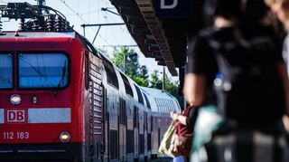 Mehr Menschen sind in den vergangenen drei Monaten vor allem in die Regionalbahnen eingestiegen.
